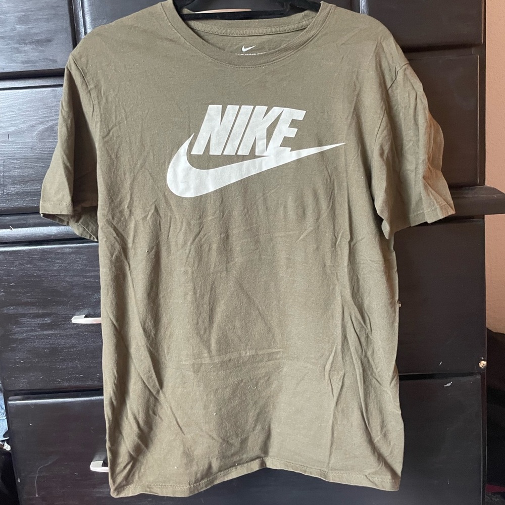 Nike Tshirt - L